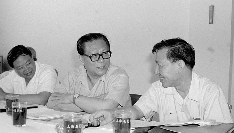三亚市组织收听收看江泽民同志追悼大会(图1)