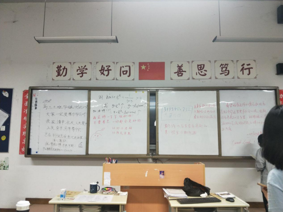 高三学子在战场拼搏，工作的你在忙什么呢？(图1)